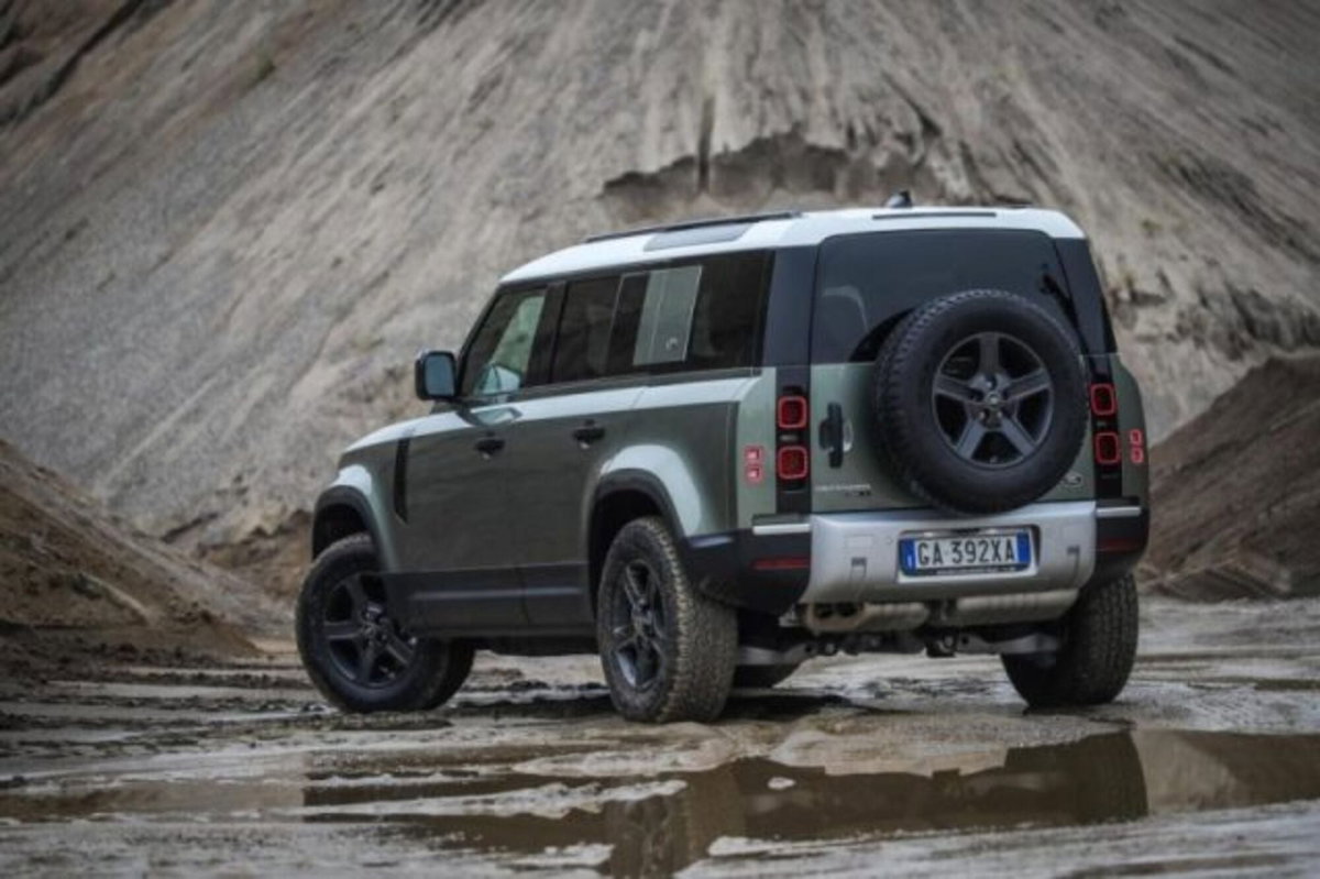 Land Rover Defender 110 3.0d i6 mhev X-Dynamic HSE awd 250cv auto (4)