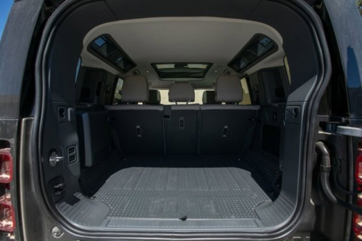 Land Rover Defender 110 3.0d i6 mhev X-Dynamic HSE awd 250cv auto (5)