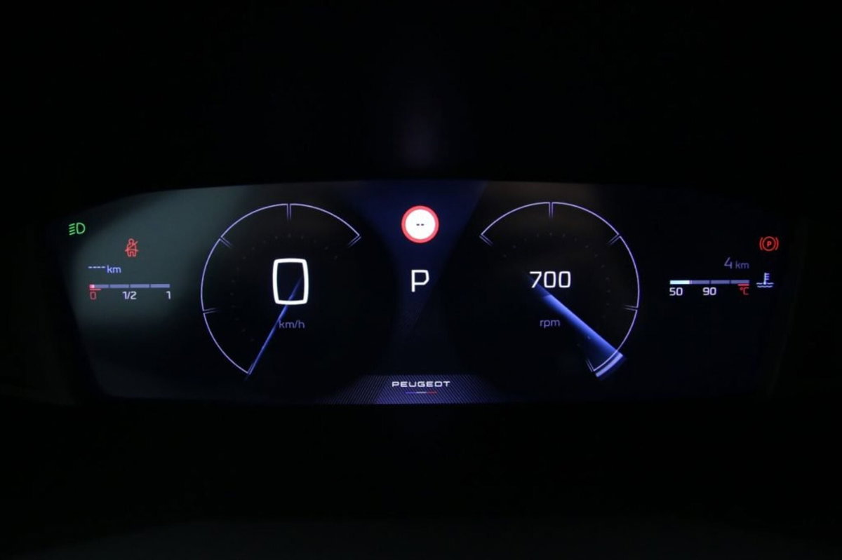 Peugeot 2008 1.2 puretech Allure s&s 130cv eat8 (11)