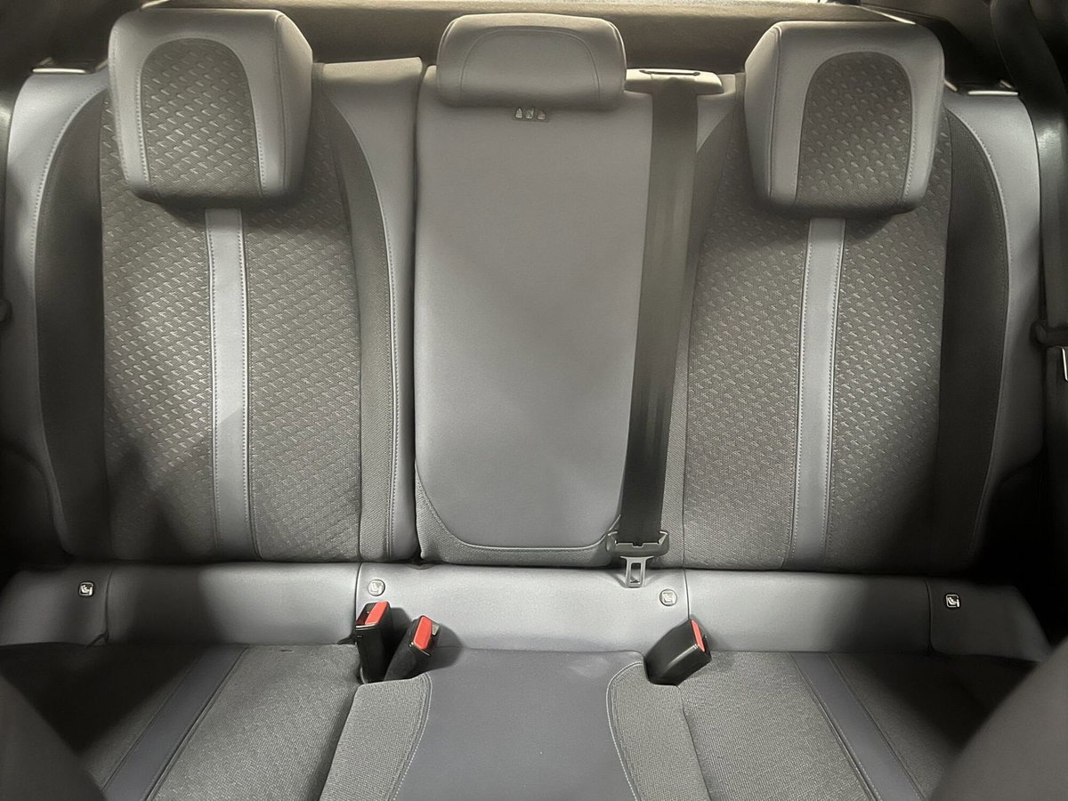 Peugeot 2008 1.2 puretech Allure s&s 130cv eat8 (12)