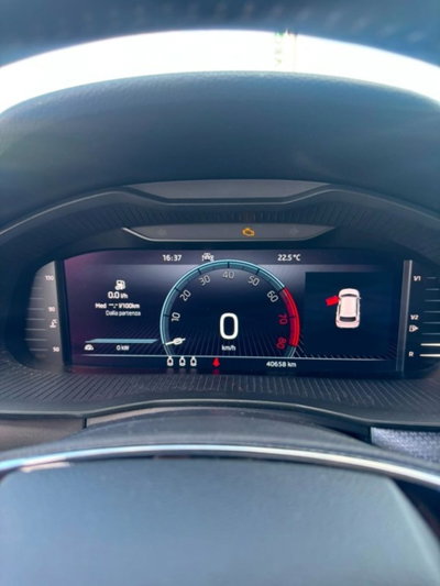 Skoda Kamiq 1.5 tsi Black Dots 150cv dsg (6)