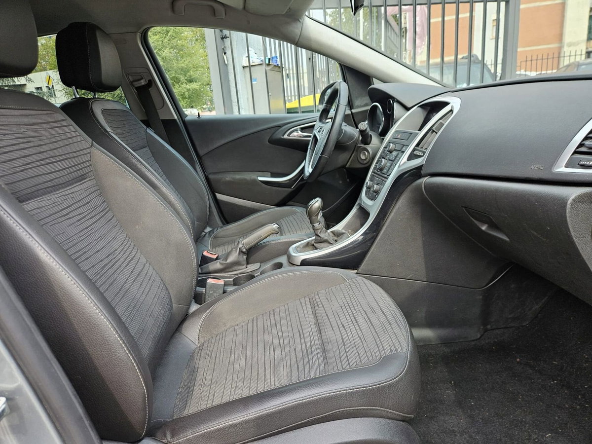 Opel Astra 1.4 Turbo 120CV 5 porte Cosmo (11)