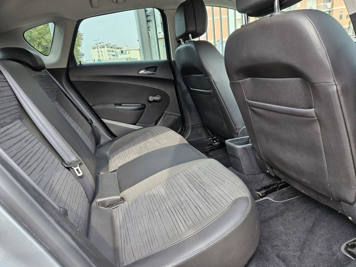 Opel Astra 1.4 Turbo 120CV 5 porte Cosmo (12)