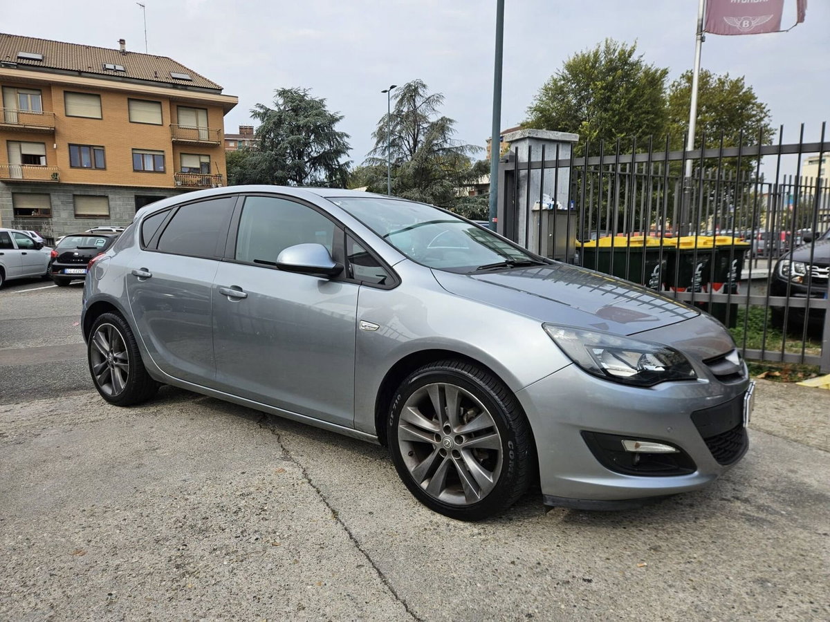 Opel Astra 1.4 Turbo 120CV 5 porte Cosmo (2)