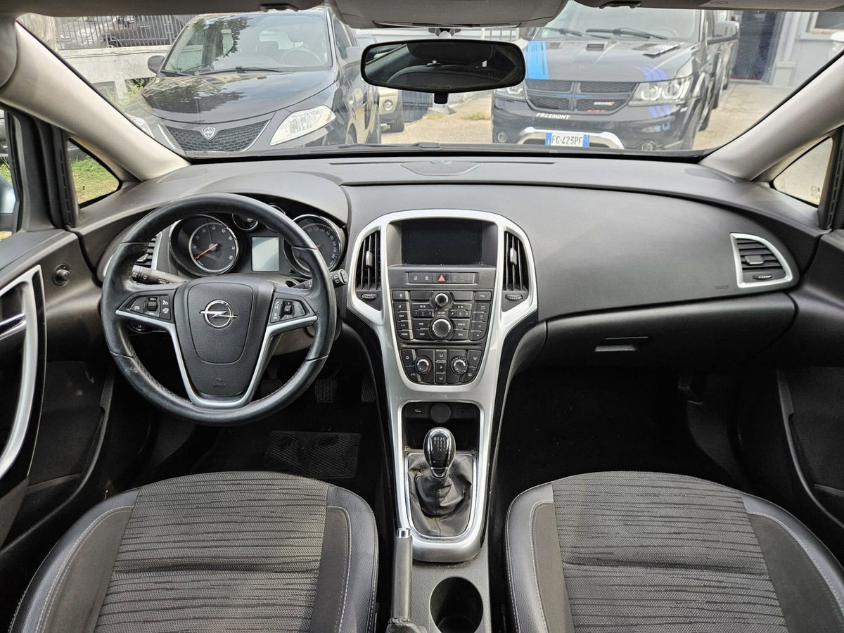 Opel Astra 1.4 Turbo 120CV 5 porte Cosmo (9)