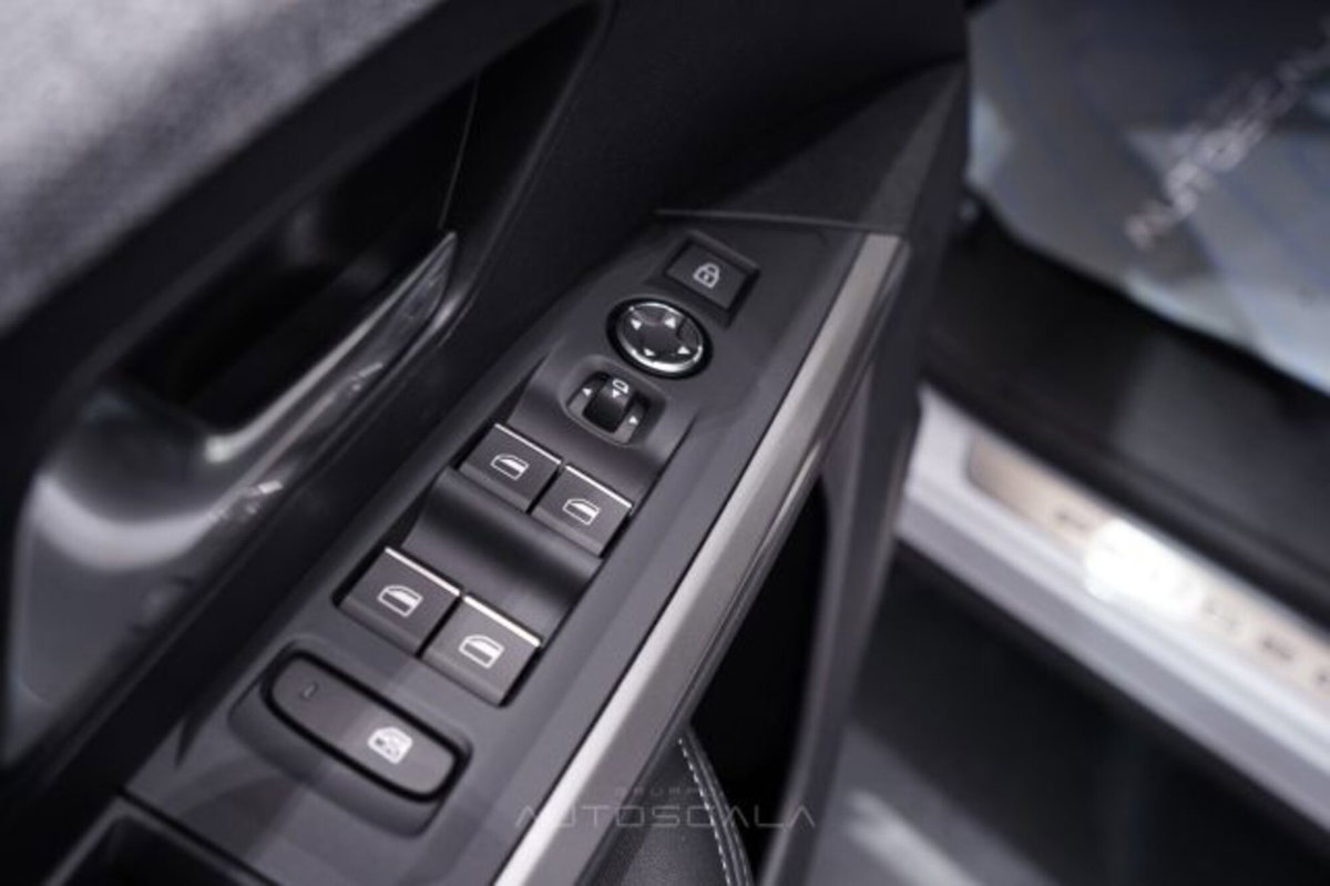 Peugeot 3008 1.2 hybrid GT 145cv e-dcs6 (10)