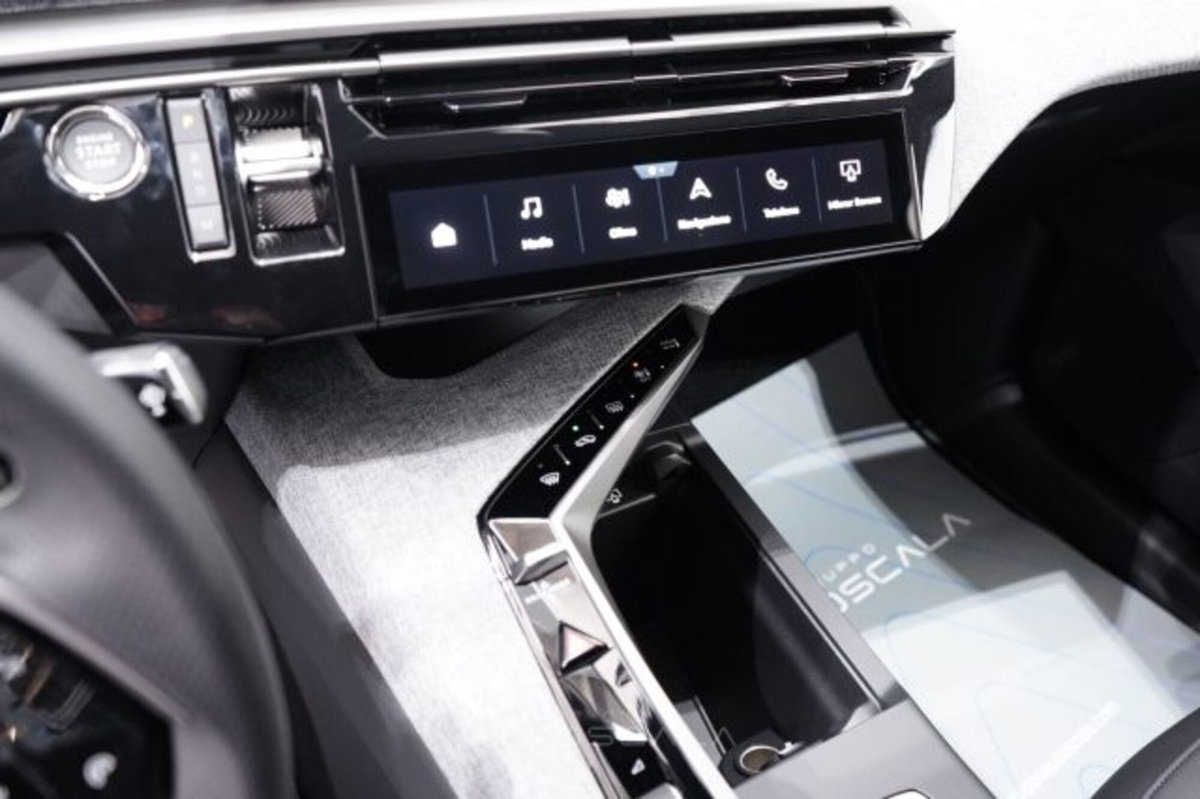 Peugeot 3008 1.2 hybrid GT 145cv e-dcs6 (19)