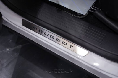 Peugeot 3008 1.2 hybrid GT Exclusive 145cv e-dcs6 (11)
