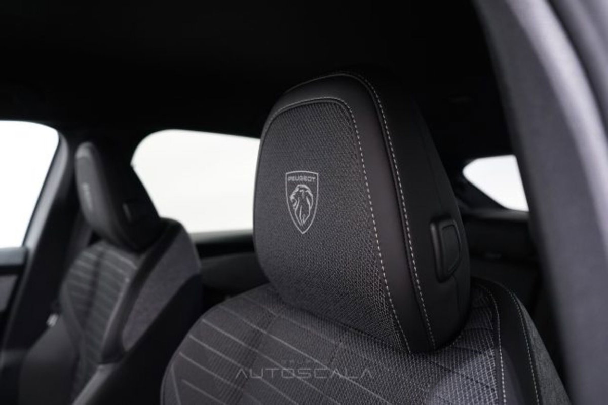 Peugeot 3008 1.2 hybrid GT Exclusive 145cv e-dcs6 (13)