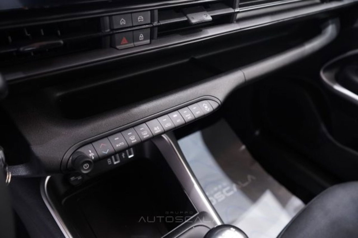 Jeep Avenger 1.2 turbo Altitude fwd 100cv (17)