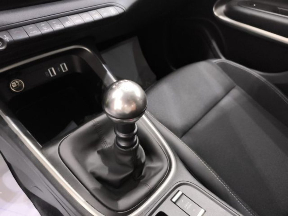 Jeep Avenger 1.2 turbo Altitude fwd 100cv (14)
