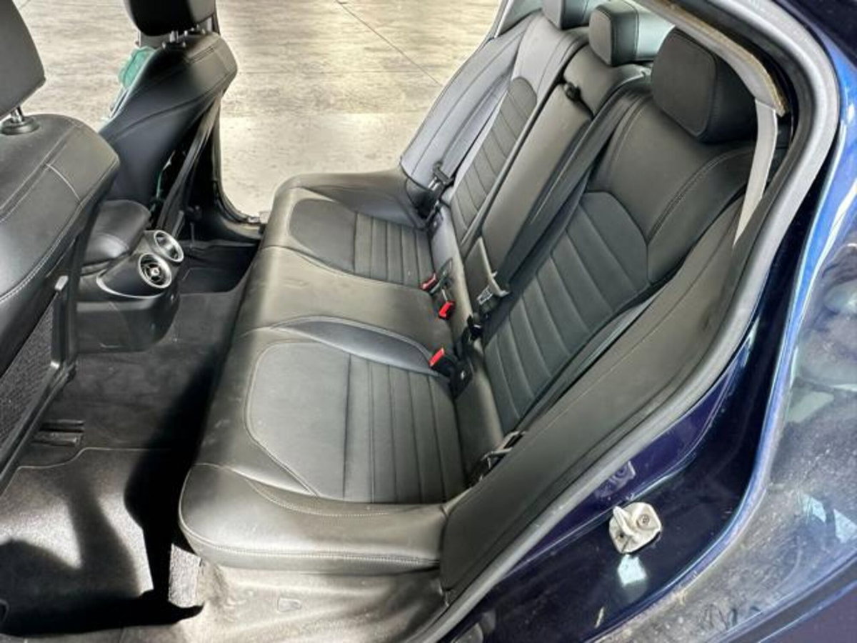 Alfa Romeo Giulia 2.2 Turbodiesel 150 CV AT8 Super (14)