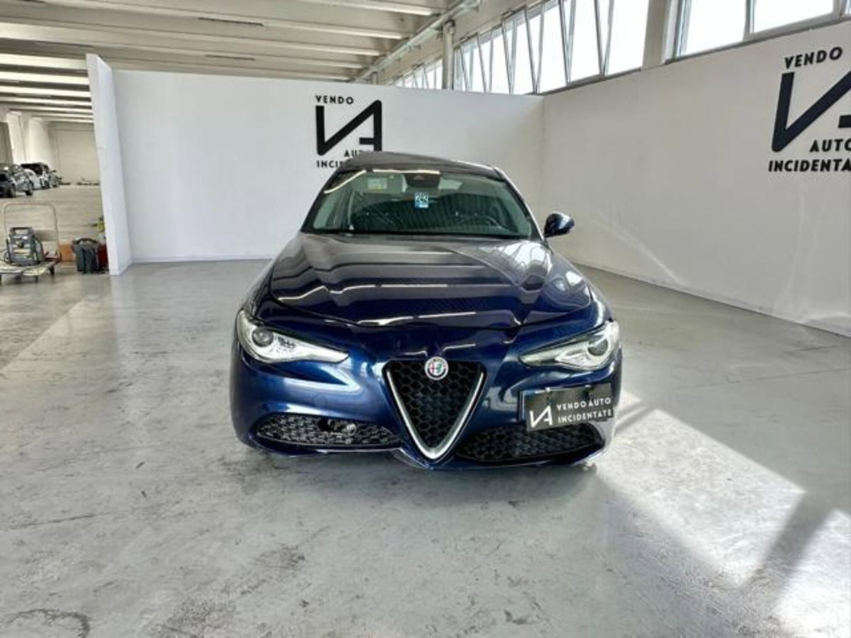 Alfa Romeo Giulia 2.2 Turbodiesel 150 CV AT8 Super (2)