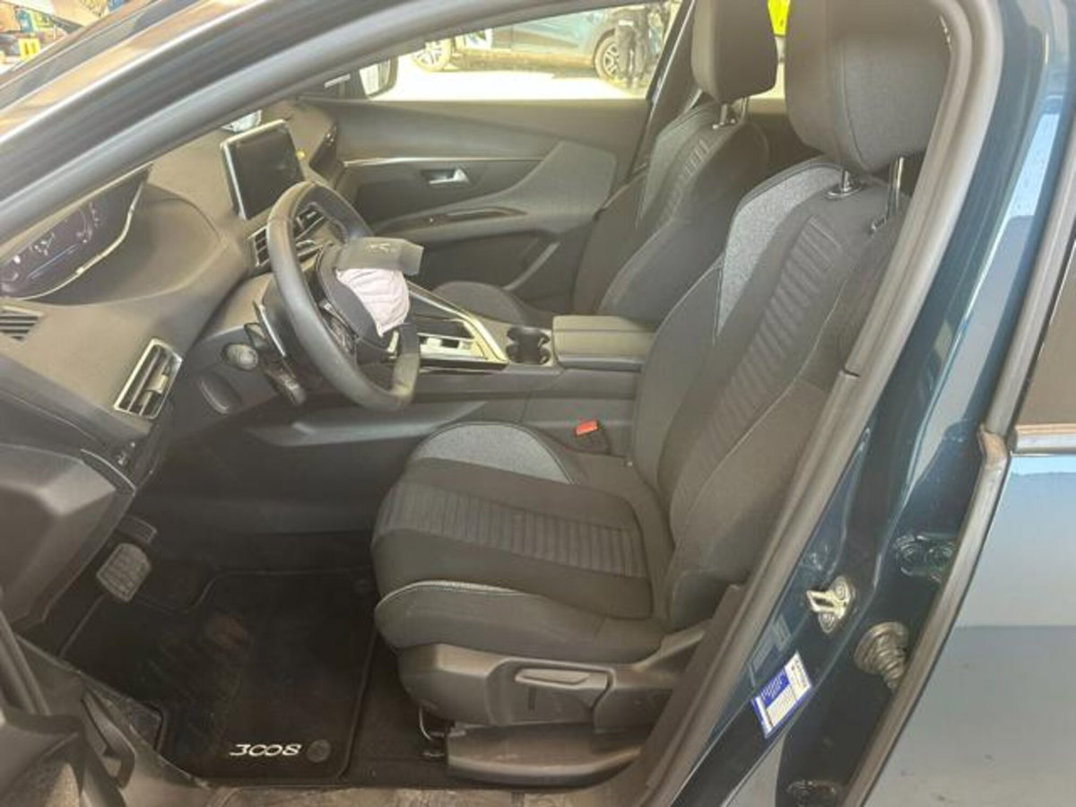 Peugeot 3008 1.2 hybrid 48V Active Pack 136cv e-dcs6 (11)