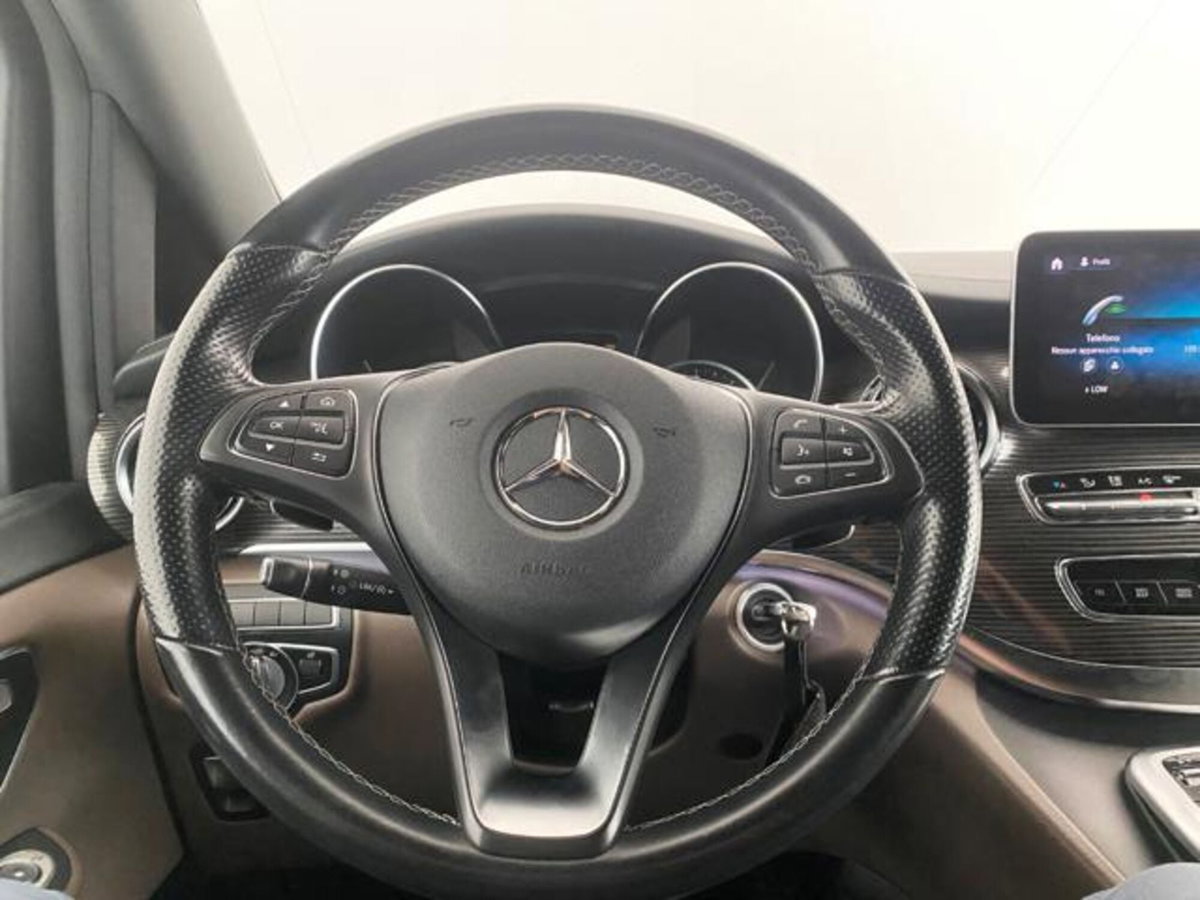 Mercedes-Benz Classe V Extralong 300 d Exclusive 4matic auto (11)