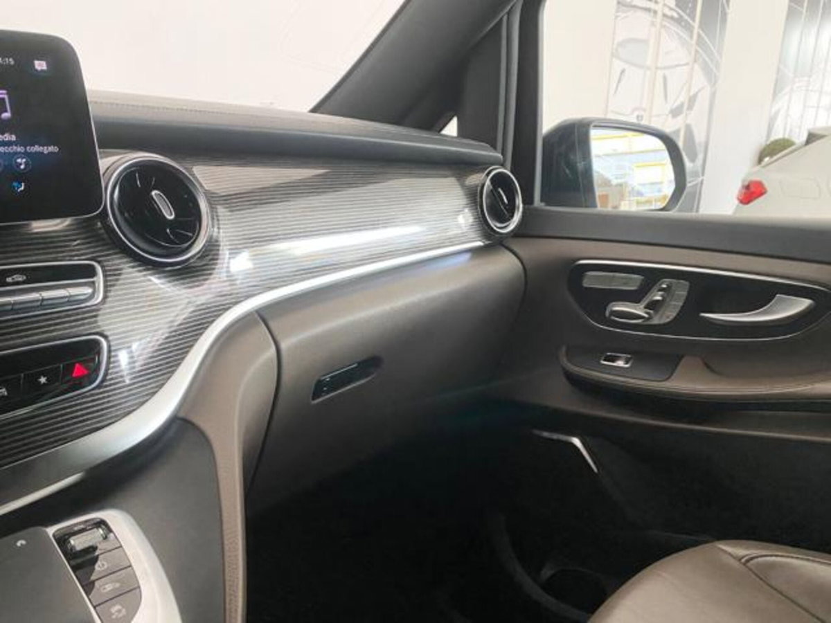 Mercedes-Benz Classe V Extralong 300 d Exclusive 4matic auto (18)