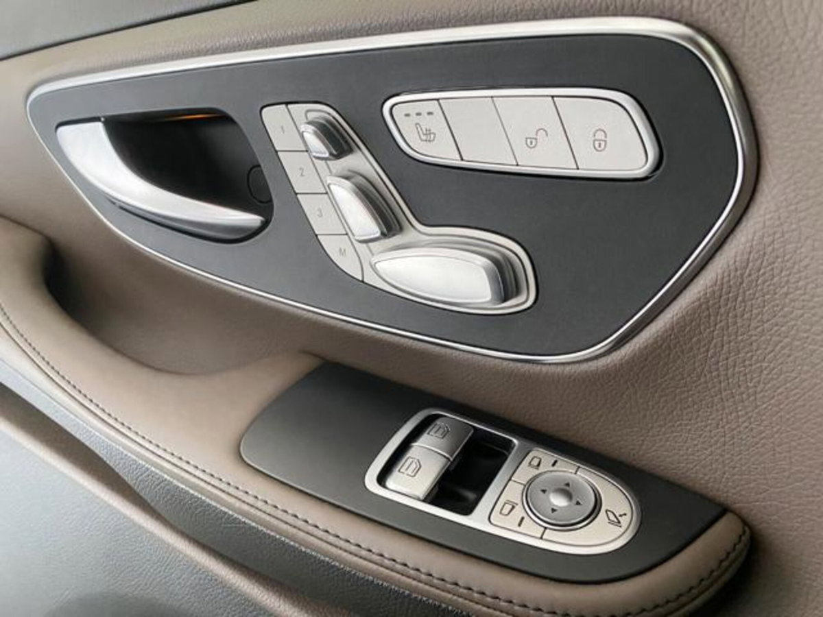 Mercedes-Benz Classe V Extralong 300 d Exclusive 4matic auto (20)