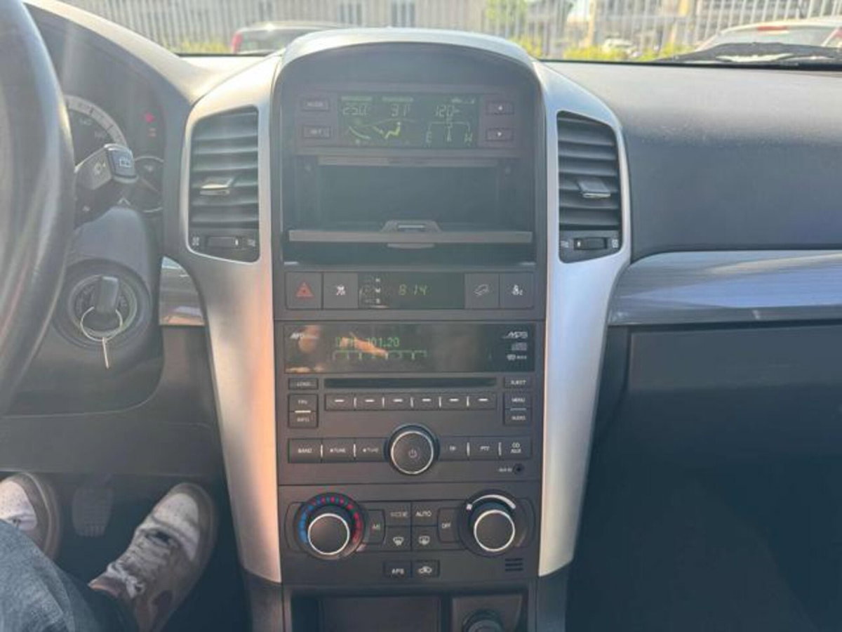 Chevrolet Captiva 2.0 VCDi LS (12)