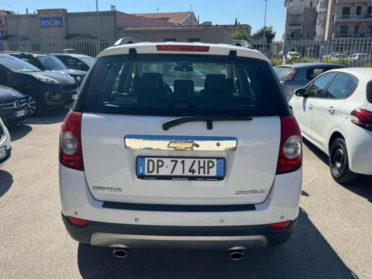 Chevrolet Captiva 2.0 VCDi LS (5)