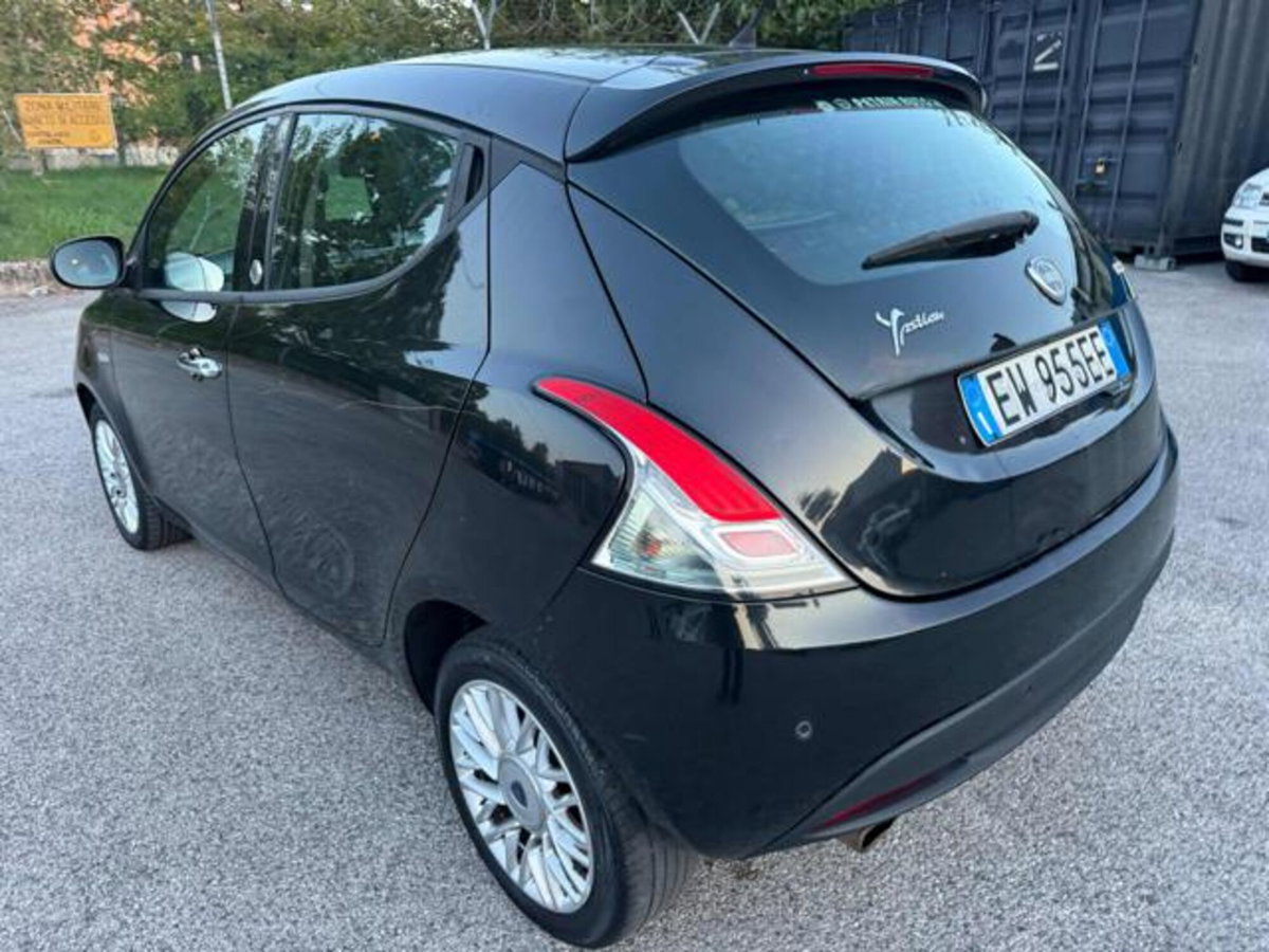 Lancia Ypsilon 1.2 69 CV 5 porte GPL Ecochic Silver (13)