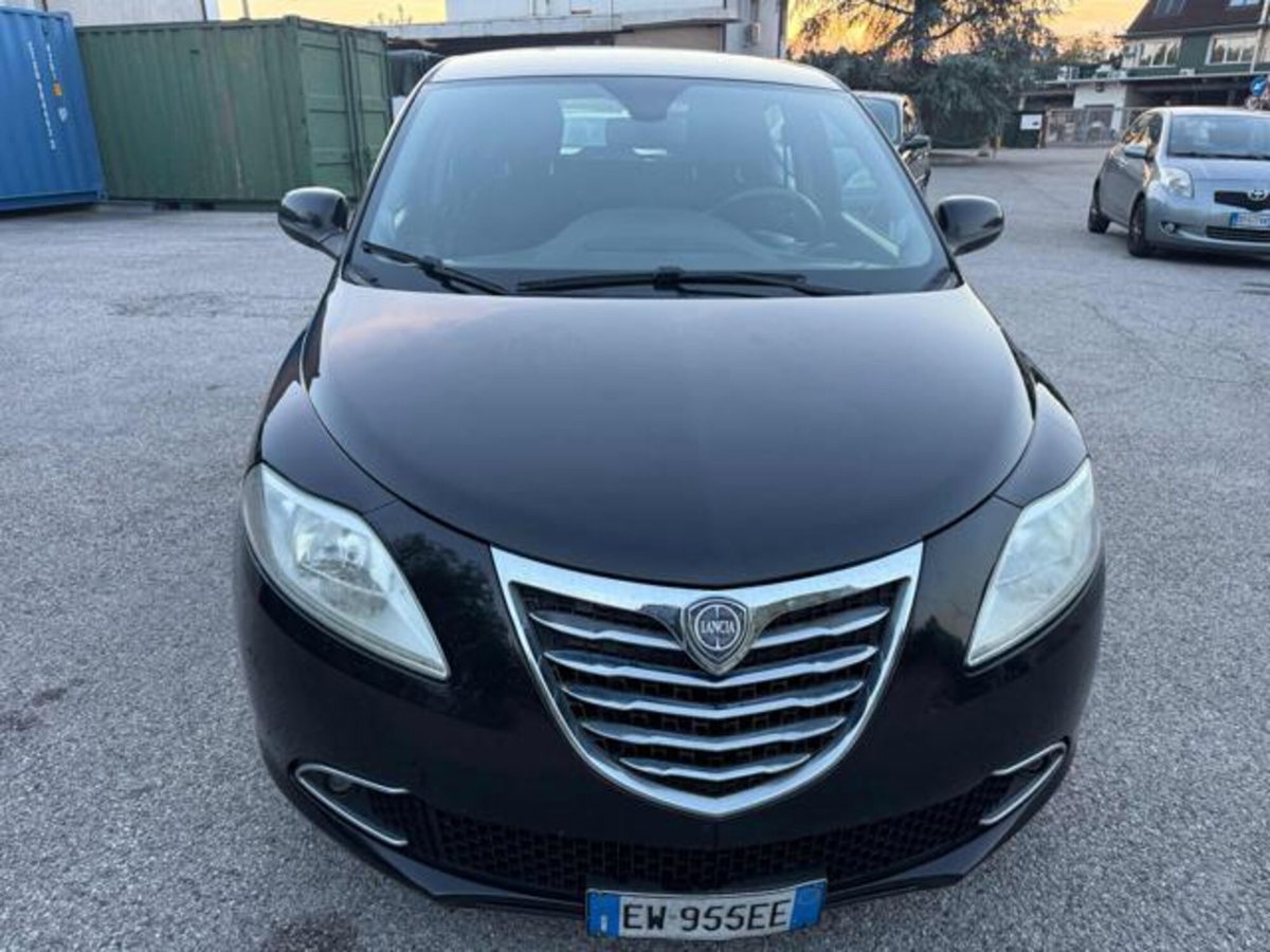 Lancia Ypsilon 1.2 69 CV 5 porte GPL Ecochic Silver (17)