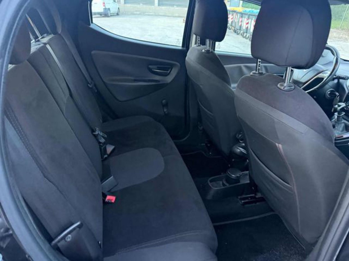 Lancia Ypsilon 1.2 69 CV 5 porte GPL Ecochic Silver (5)