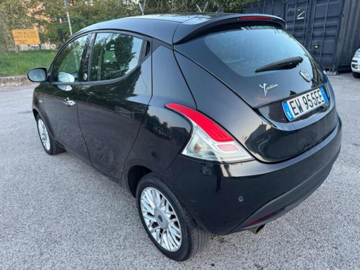 Lancia Ypsilon 1.2 69 CV 5 porte GPL Ecochic Silver (8)
