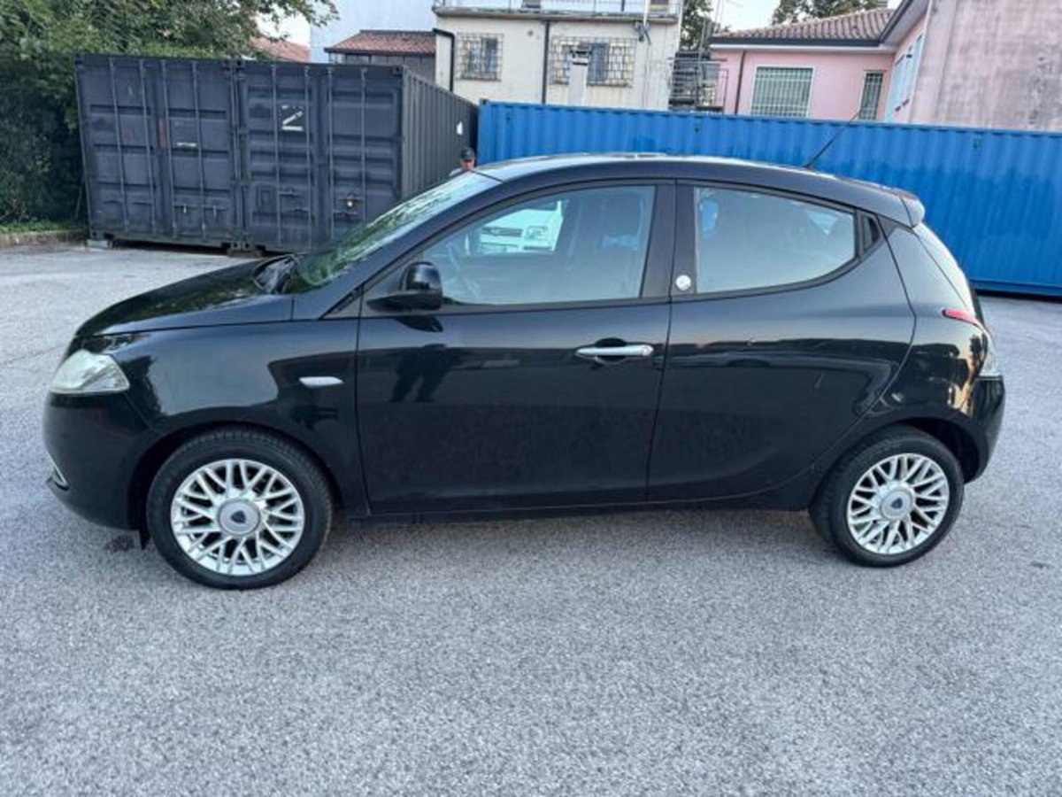 Lancia Ypsilon 1.2 69 CV 5 porte GPL Ecochic Silver (9)