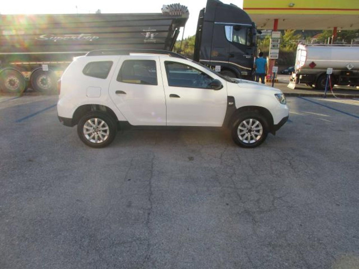 Dacia Duster 1.0 TCe 100 CV ECO-G 4x2 Essential (4)