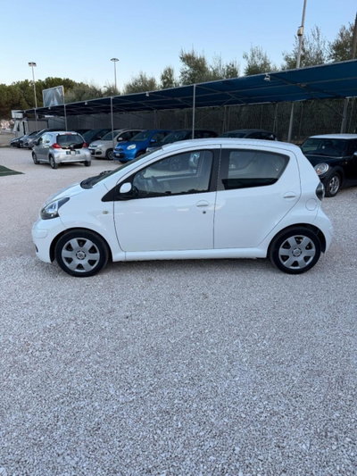 Toyota Aygo 1.0 12V VVT-i 5 porte Sol Connect MMT (2)