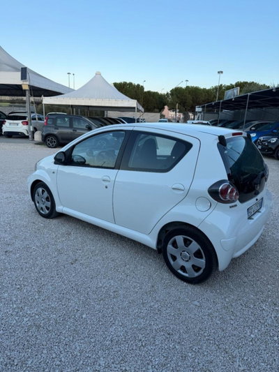 Toyota Aygo 1.0 12V VVT-i 5 porte Sol Connect MMT (4)