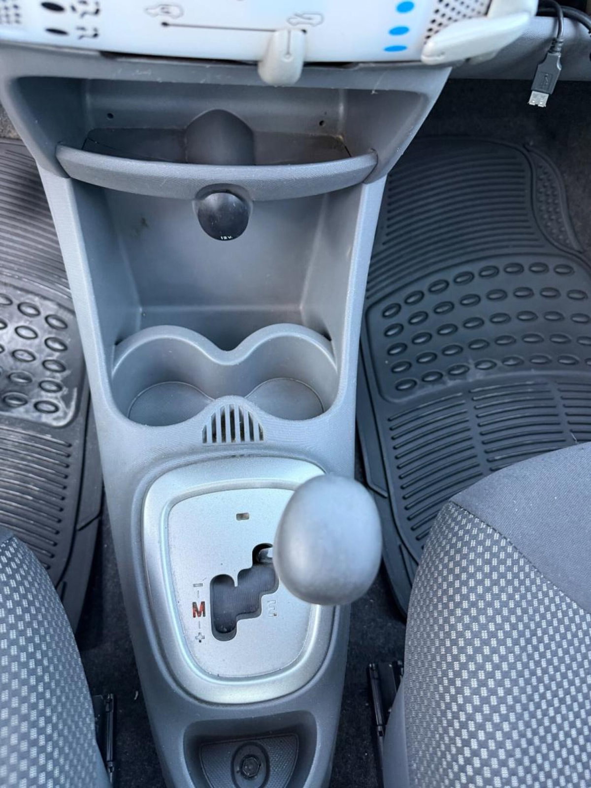 Toyota Aygo 1.0 12V VVT-i 5 porte Sol Connect MMT (9)