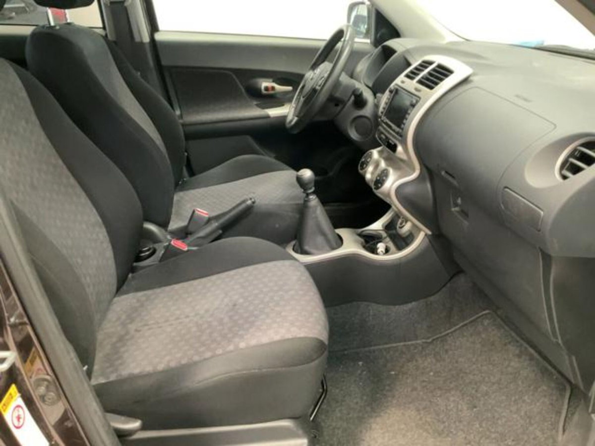 Toyota Urban Cruiser Cruiser 1.D-4D AWD (11)