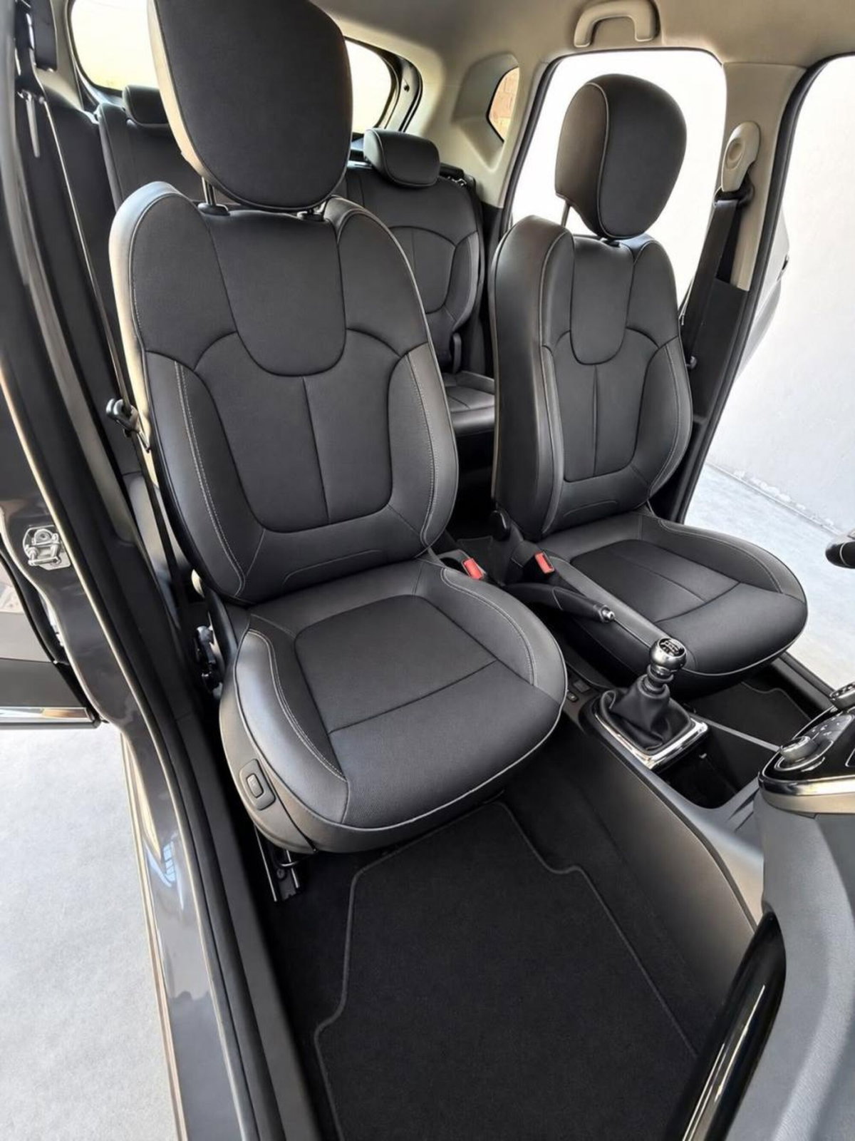 Renault Captur dCi 8V 90 CV EDC Start&Stop Energy Initiale Paris (8)