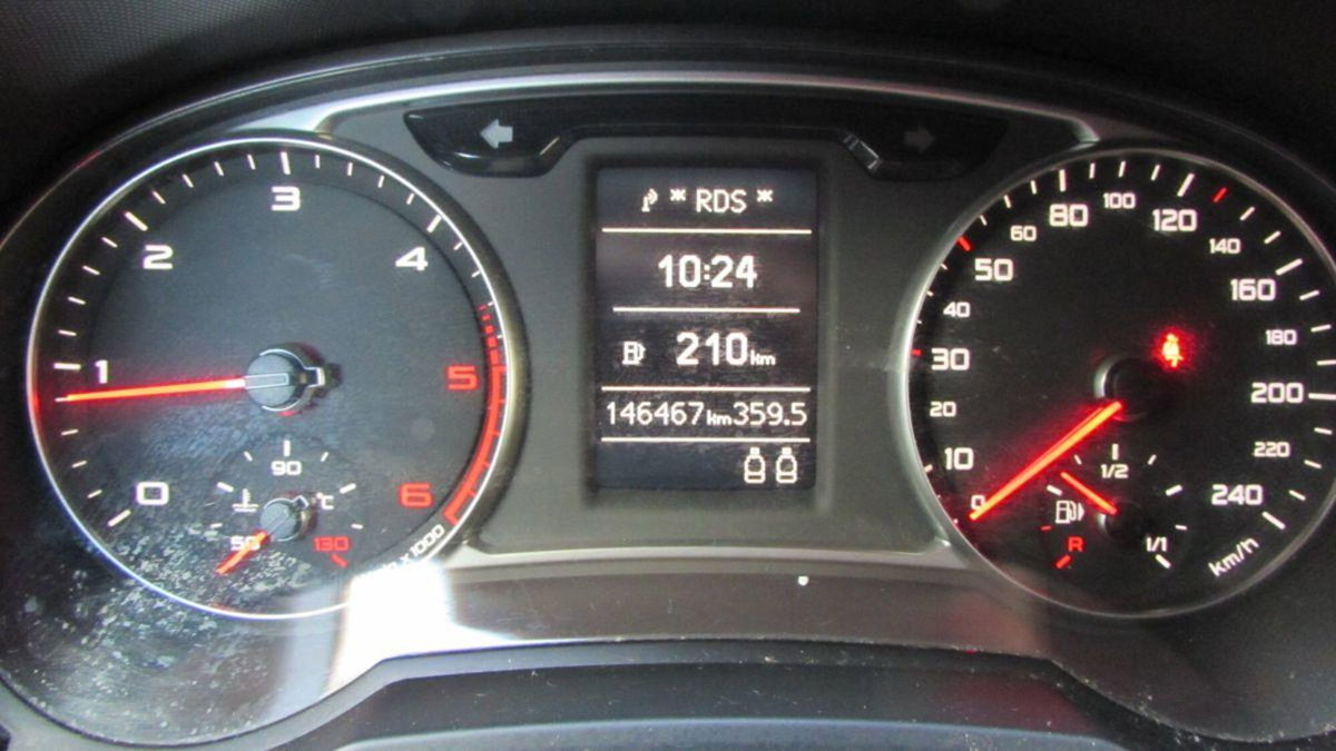 Audi A1 1.6 TDI 105 CV Attraction (11)