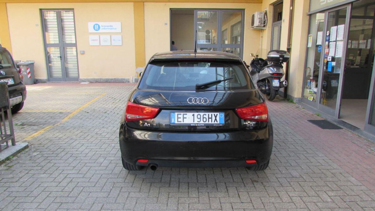 Audi A1 1.6 TDI 105 CV Attraction (4)
