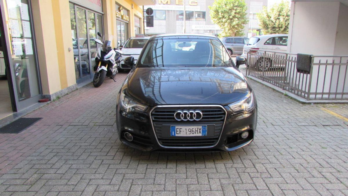 Audi A1 1.6 TDI 105 CV Attraction (8)