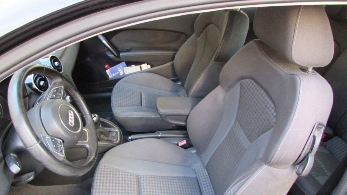 Audi A1 1.6 TDI 105 CV Attraction (9)