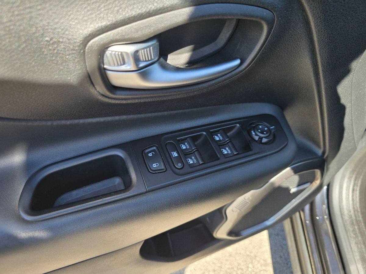 Jeep Renegade 1.6 Mjt DDCT 120 CV Limited (13)