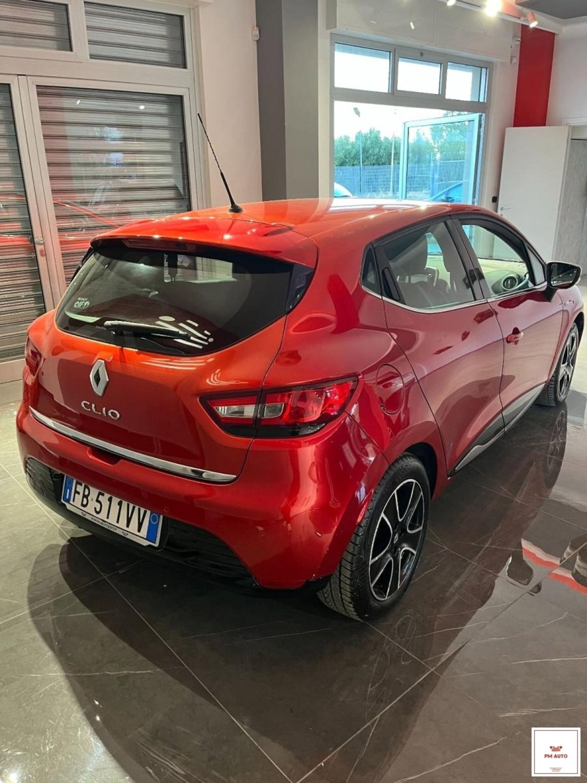 Renault Clio 1.2 75 CV 5 porte Duel (11)