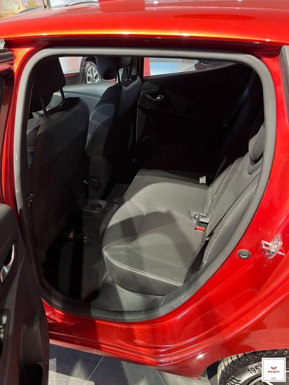 Renault Clio 1.2 75 CV 5 porte Duel (8)