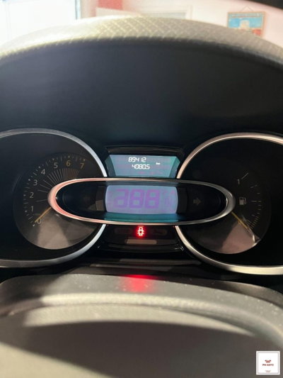 Renault Clio 1.2 75 CV 5 porte Duel (9)