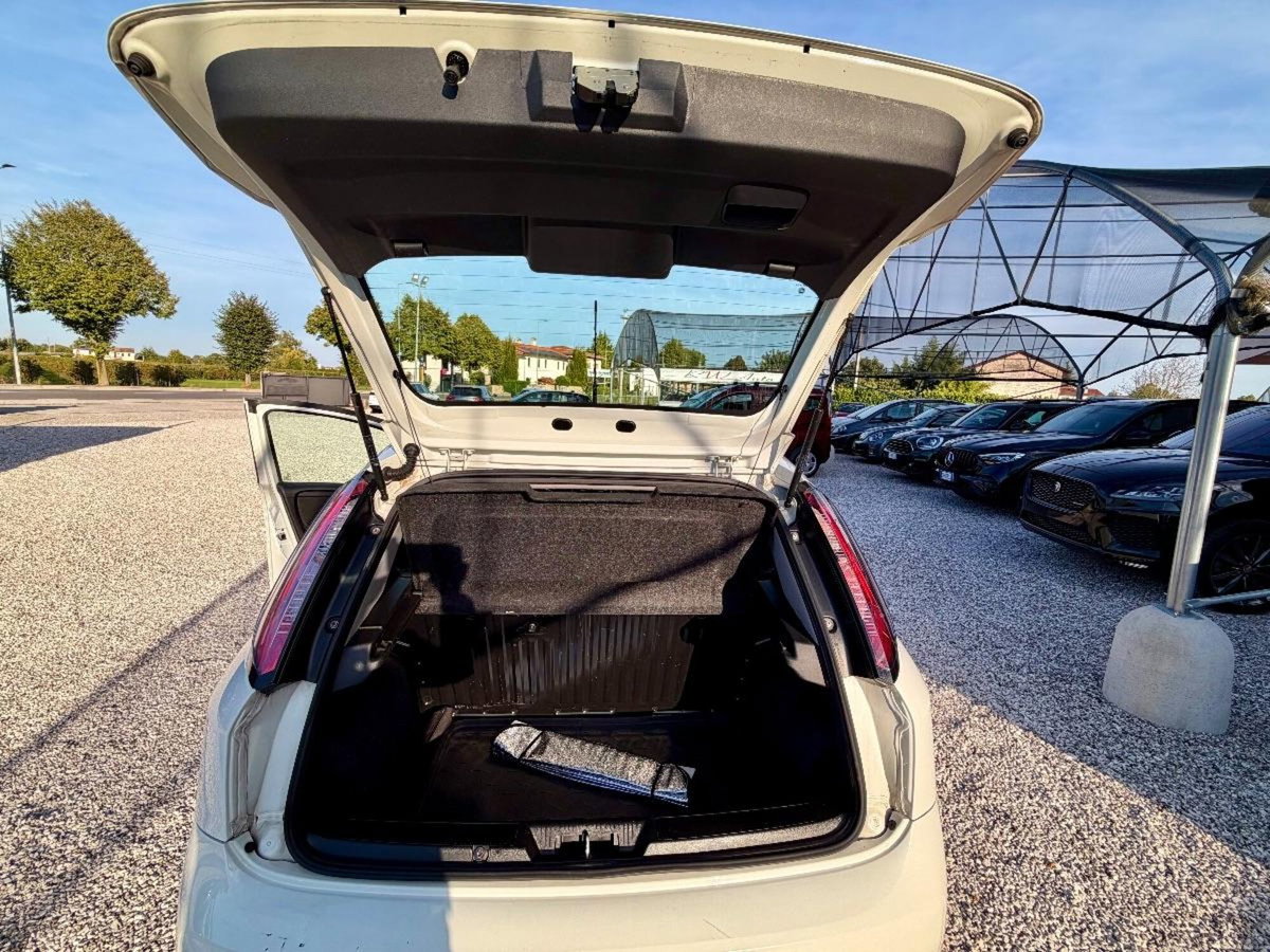 Fiat Punto 1.2 8V 5 porte Street (11)
