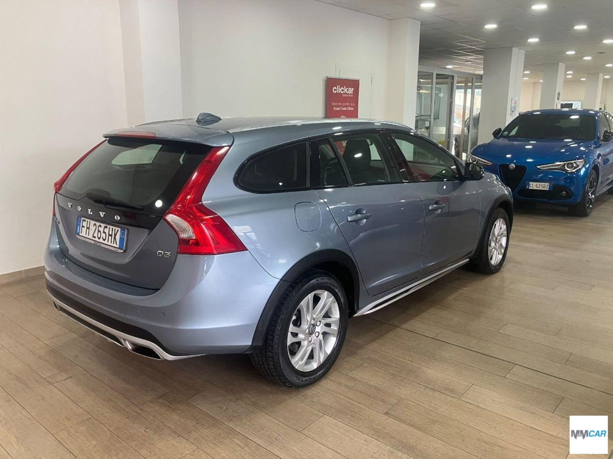 Volvo V60 Cross Country D3 Geartronic Kinetic (3)