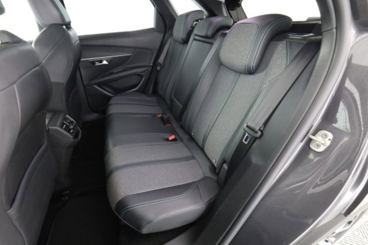 Peugeot 3008 PureTech Turbo 130 S&S EAT8 Allure (3)