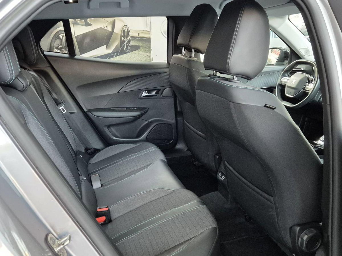 Peugeot 2008 BlueHDi 130 S&S EAT8 Allure Pack (11)
