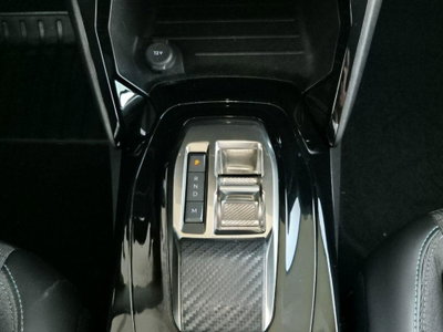 Peugeot 2008 BlueHDi 130 S&S EAT8 Allure Pack (4)