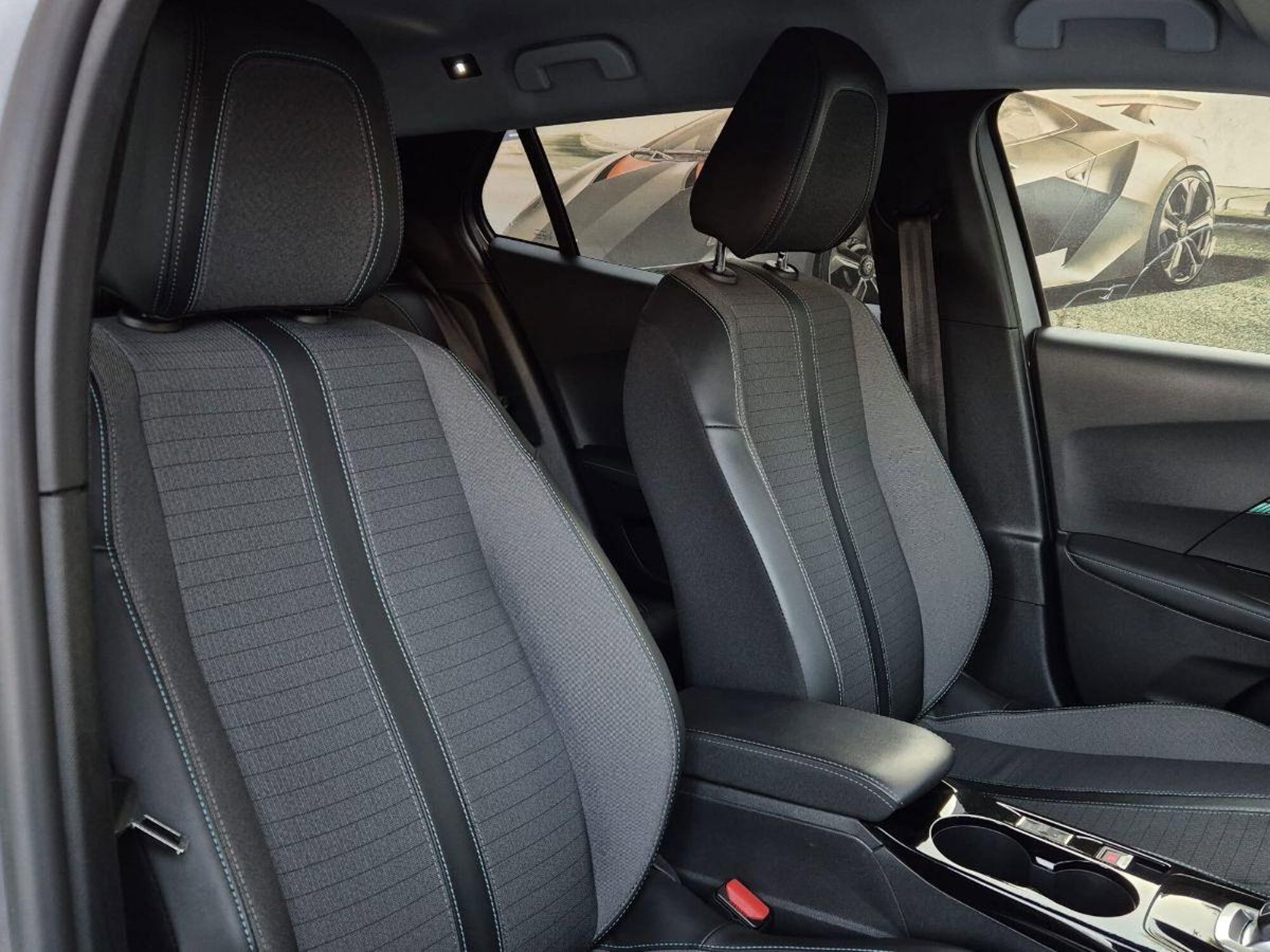 Peugeot 2008 BlueHDi 130 S&S EAT8 Allure Pack (7)