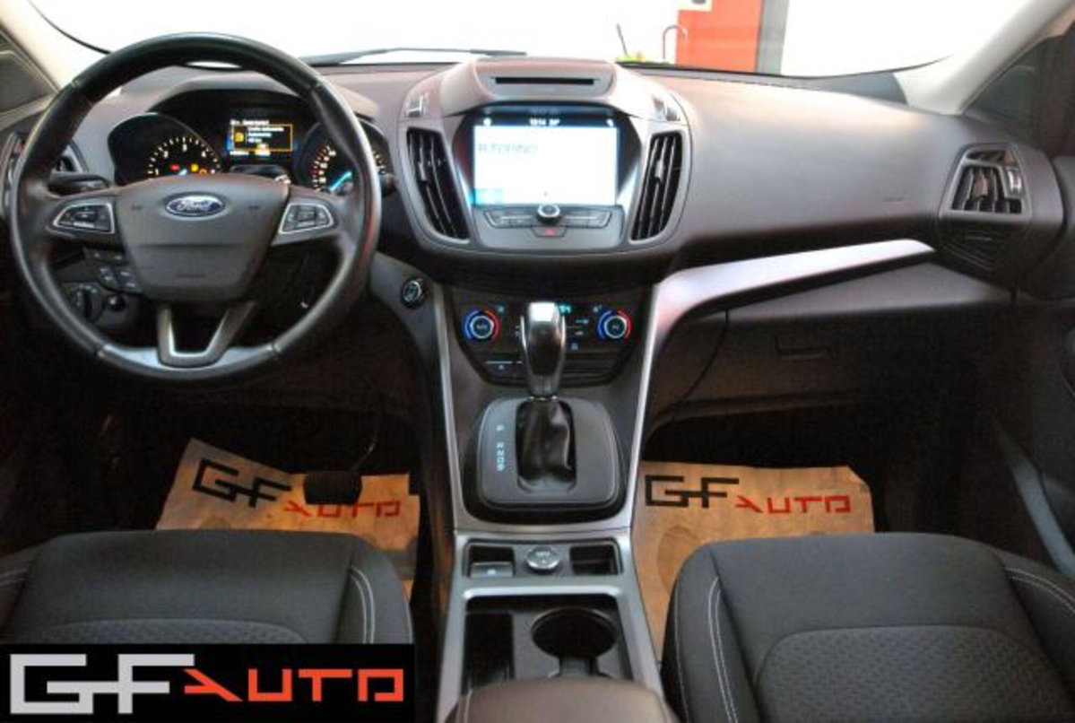 Ford Kuga 1.5 TDCI 120 CV S&S 2WD Titanium (10)