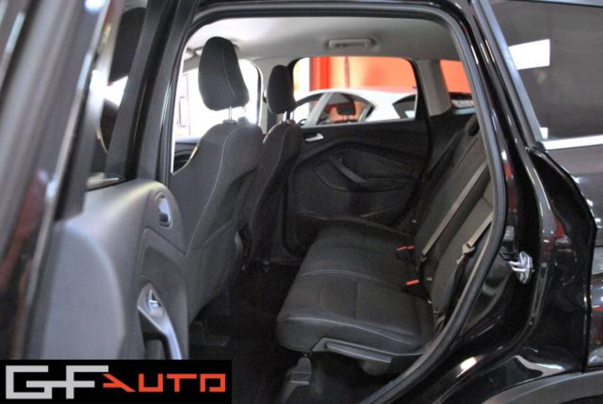 Ford Kuga 1.5 TDCI 120 CV S&S 2WD Titanium (9)